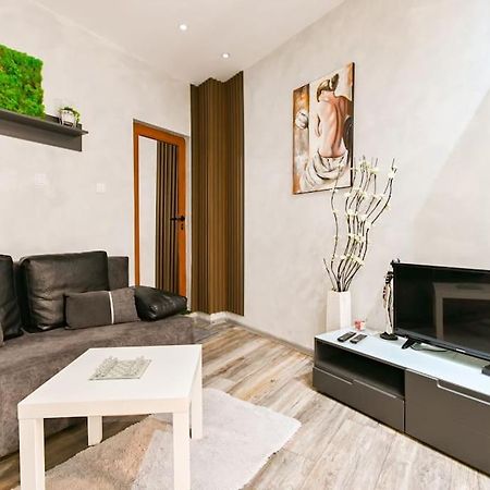 Velar 1Bdr Apartment Sofia Bagian luar foto