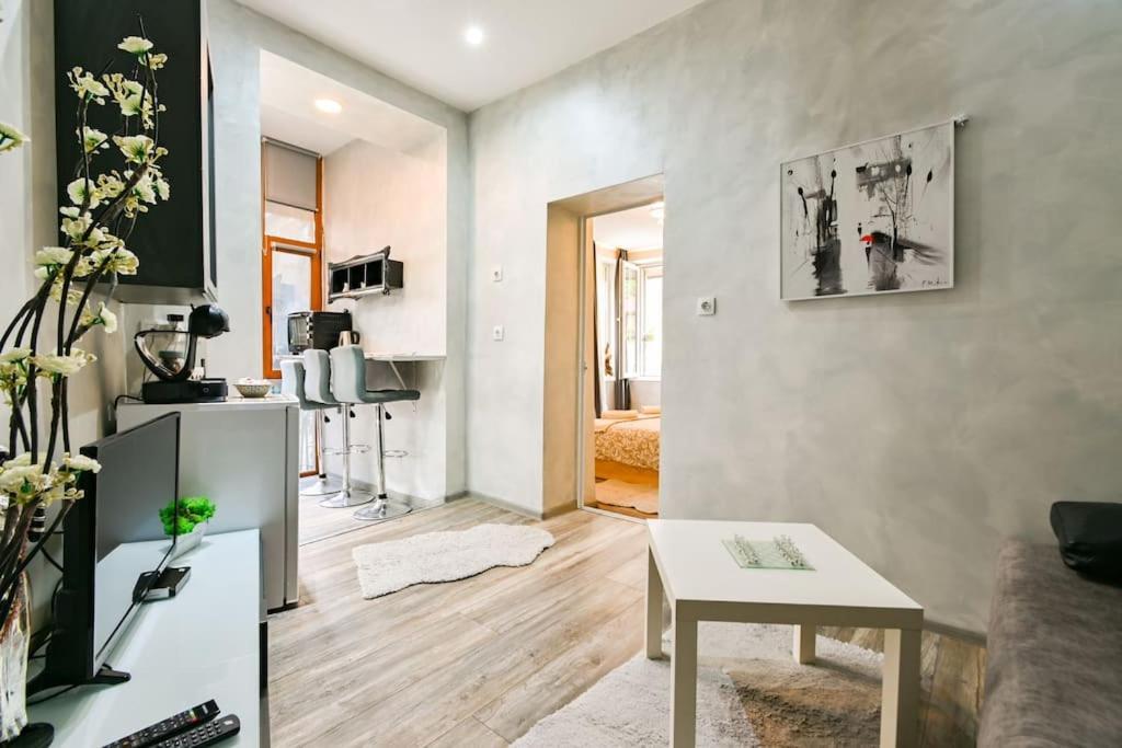 Velar 1Bdr Apartment Sofia Bagian luar foto